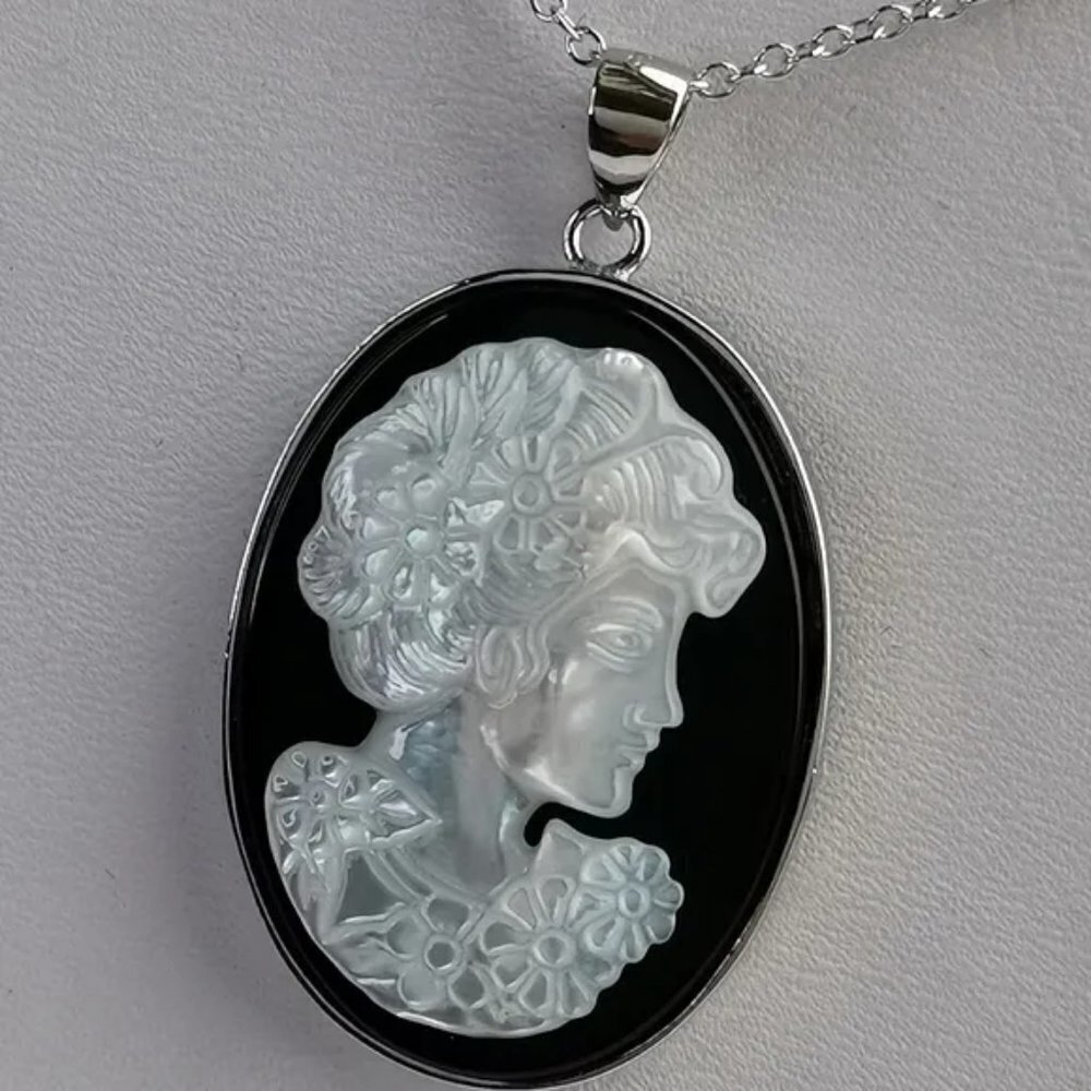 Cameo pendant Onyx mother of pearl onyx necklace - Picture 3 of 9